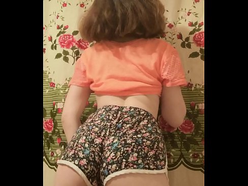❤️ Una ghjovana sexy si spoglia i pantaloncini davanti à a camera ❤️❌  Sessu à co.xxxdl.ru