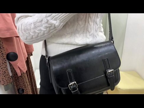 ❤️ Masturbazione publica di a ghjovana cagna FeralBerry cù un dildo in a sala di prove ❤️❌ Sessu à co.xxxdl.ru